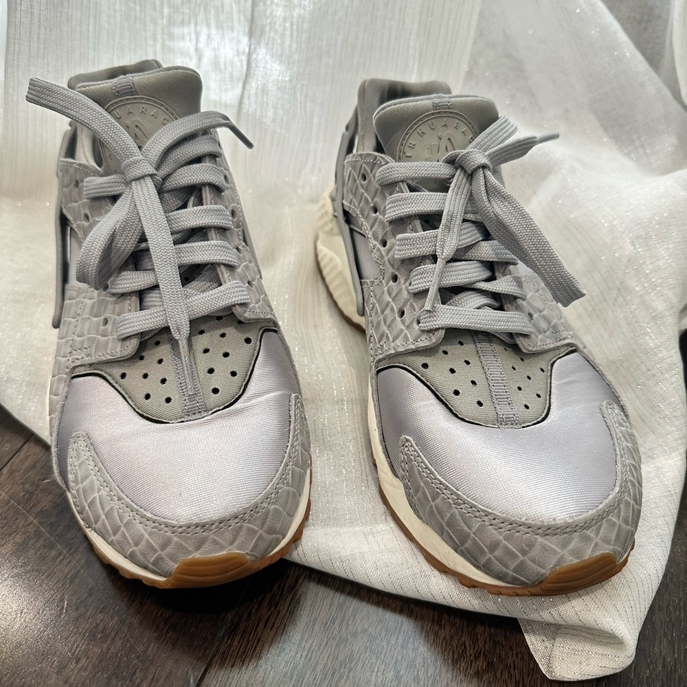 Nike haraches sneakers